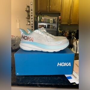 Like New Clifton 9 womens